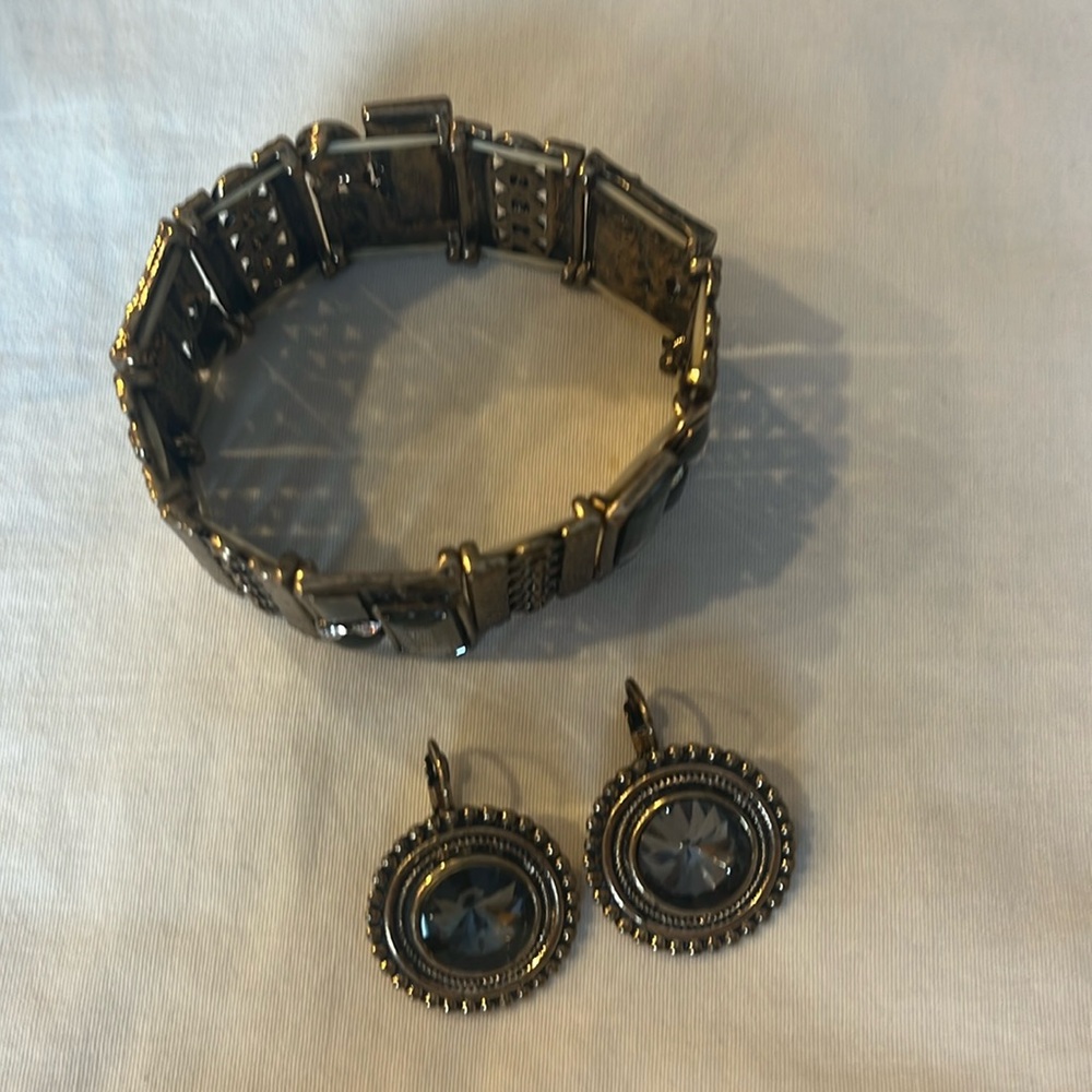 Bracelet and earrings set
